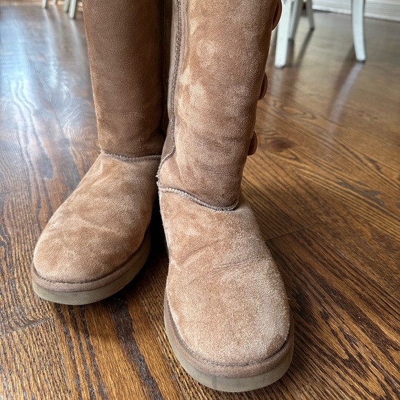 *UGG AUSTRALIA* Bailey Button Triplet Ugg boot sz 9 Excellent Used Condition - Picture 5 of 9